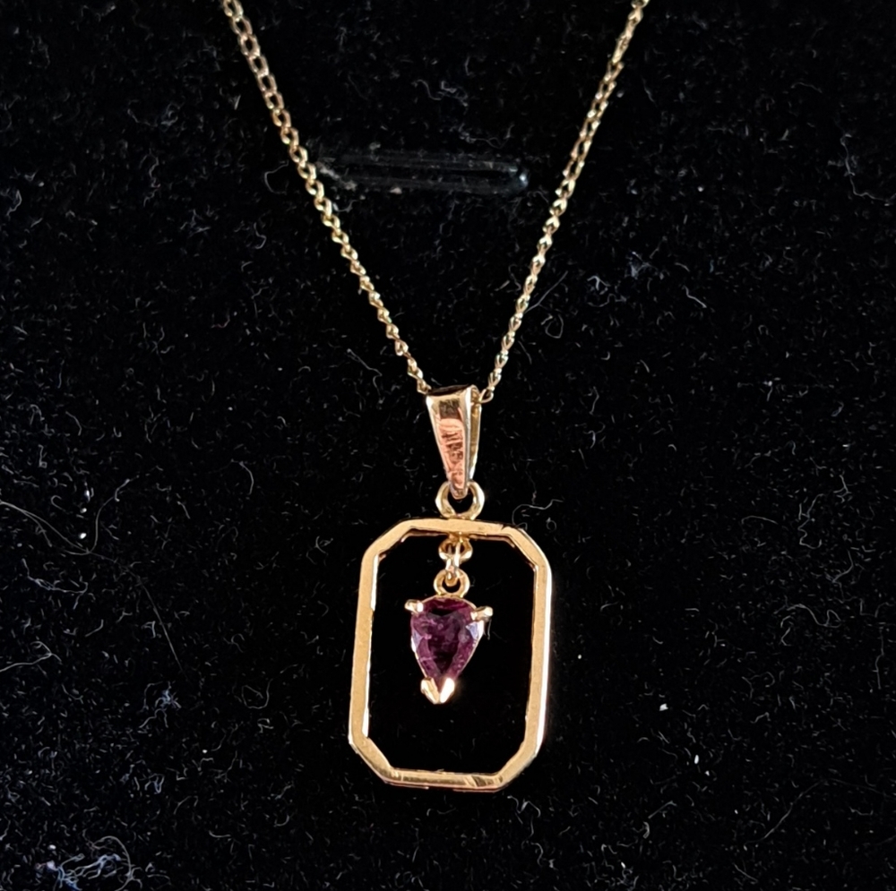 14k Gold Necklace with stone pendant